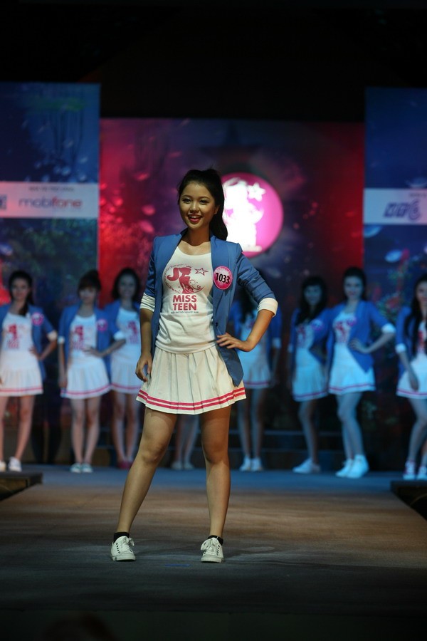 Thí sinh Anh Thơ, Top 5 giải "Người mẫu triển vọng" cuộc thi Miss Teen 2011.